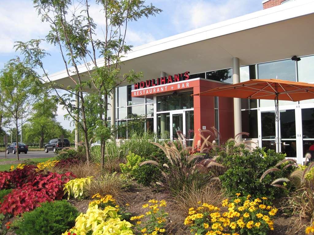 I Hotel And Illinois Conference Center - Champaign Bagian luar foto