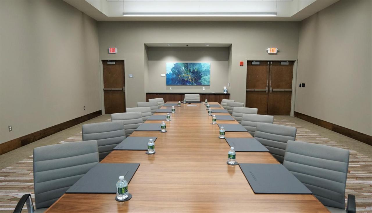 I Hotel And Illinois Conference Center - Champaign Bagian luar foto