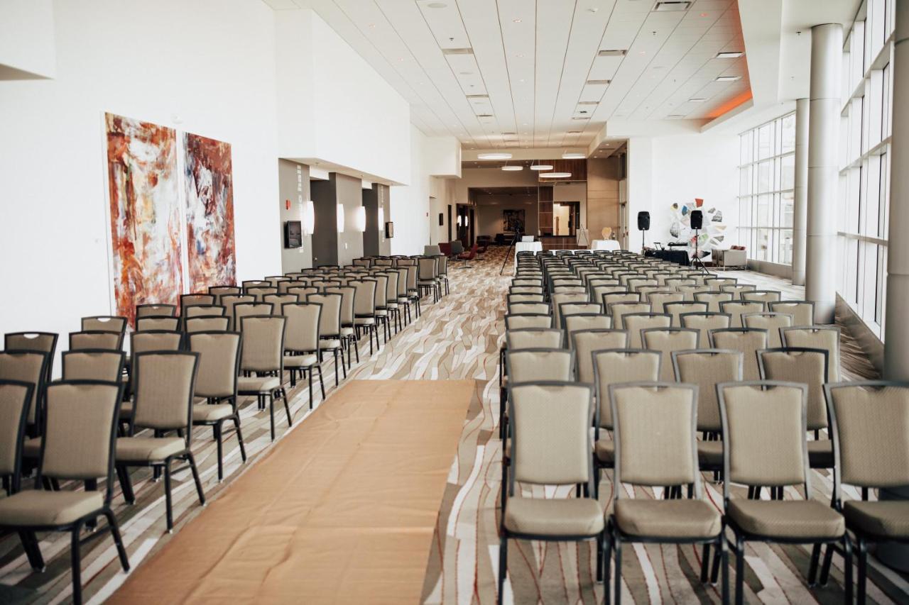 I Hotel And Illinois Conference Center - Champaign Bagian luar foto