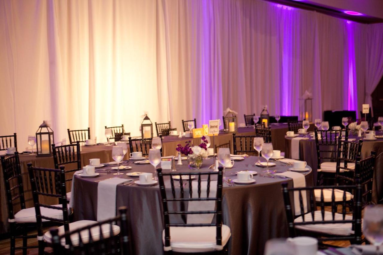 I Hotel And Illinois Conference Center - Champaign Bagian luar foto