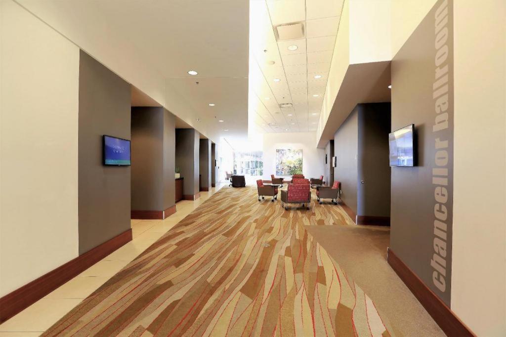 I Hotel And Illinois Conference Center - Champaign Bagian luar foto