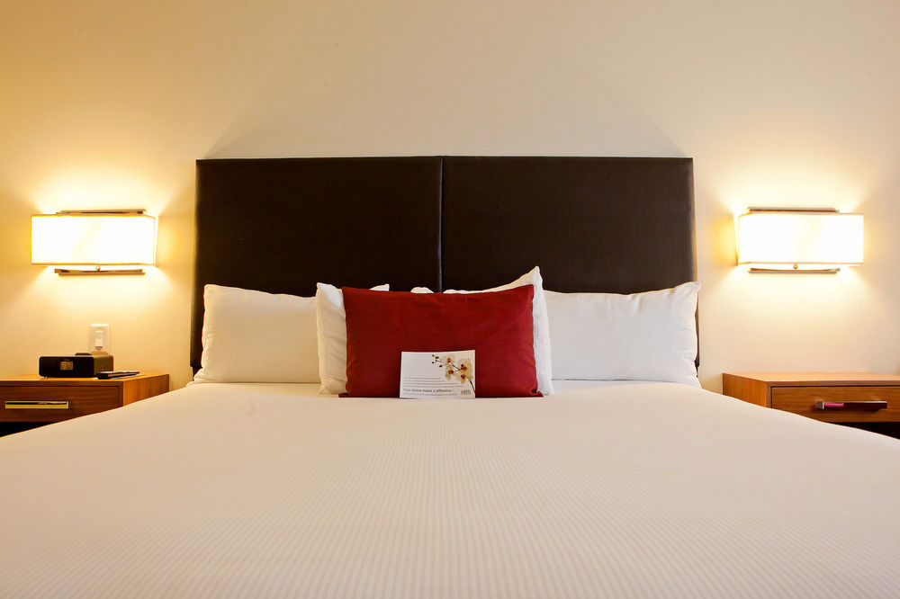 I Hotel And Illinois Conference Center - Champaign Bagian luar foto