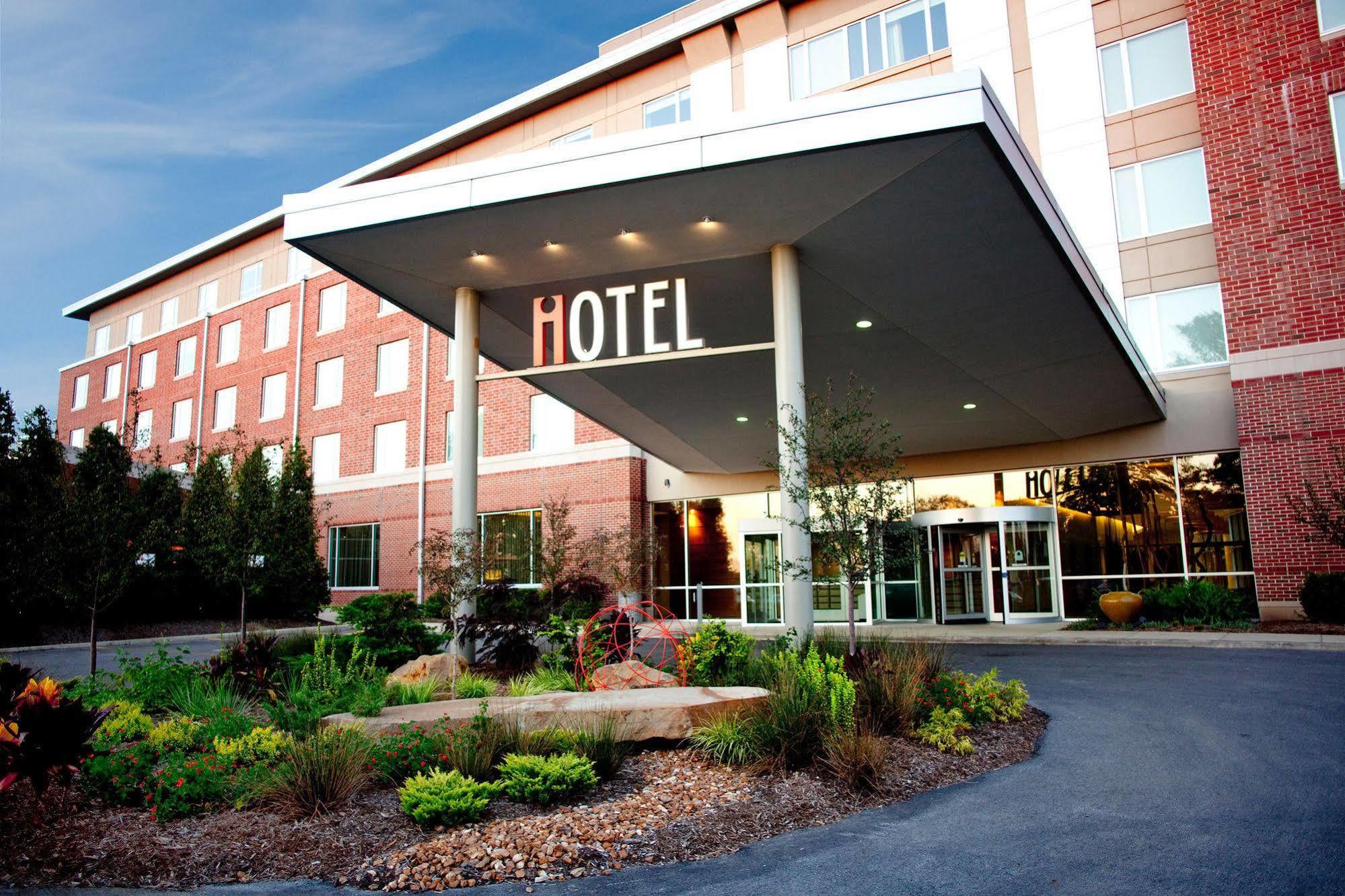 I Hotel And Illinois Conference Center - Champaign Bagian luar foto