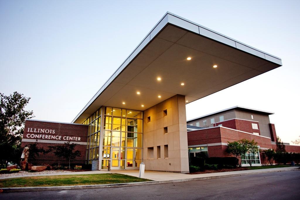 I Hotel And Illinois Conference Center - Champaign Bagian luar foto